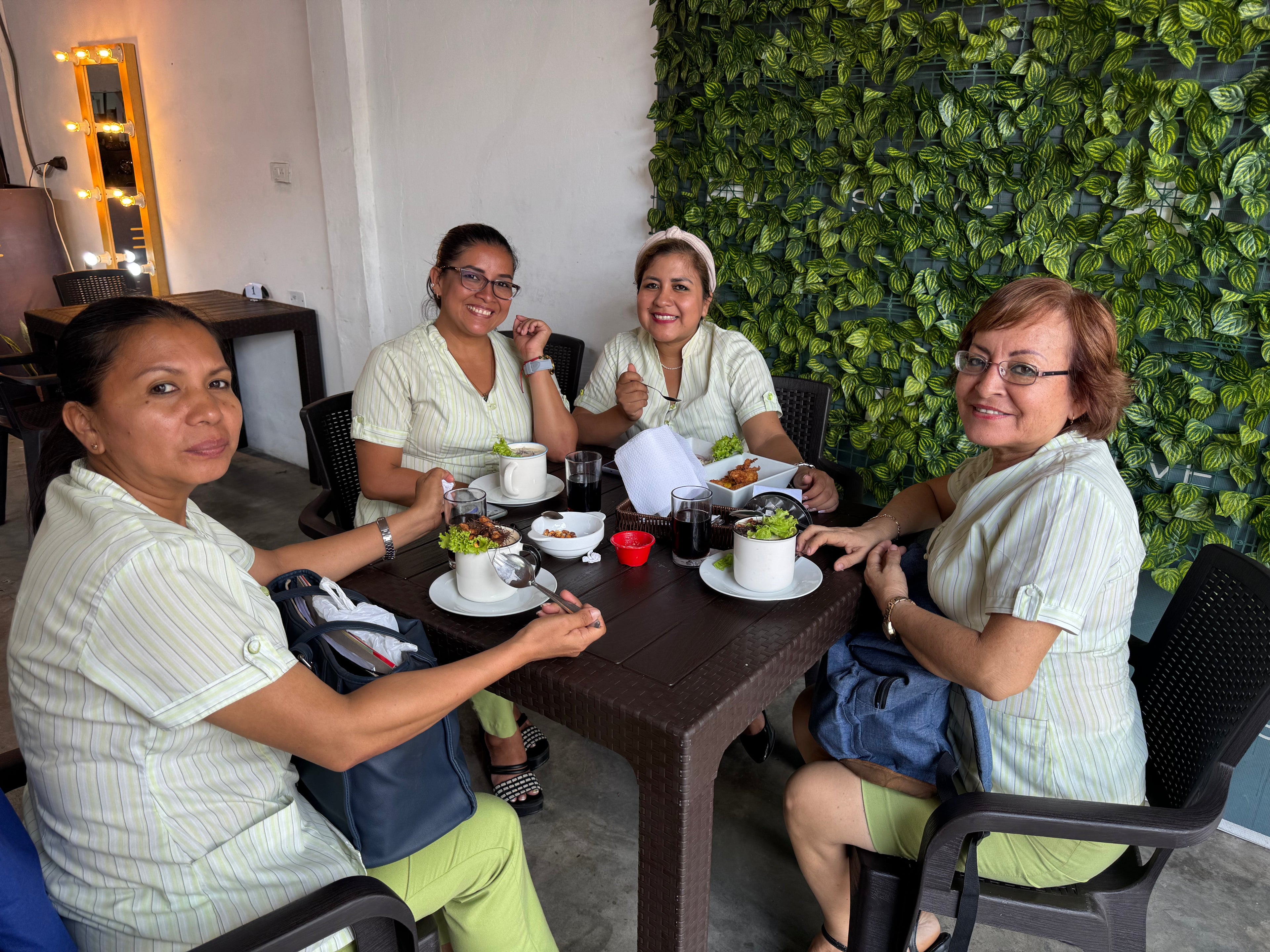 Sofve Restaurante: Clientes felices, la mejor prueba de sabor y estilo