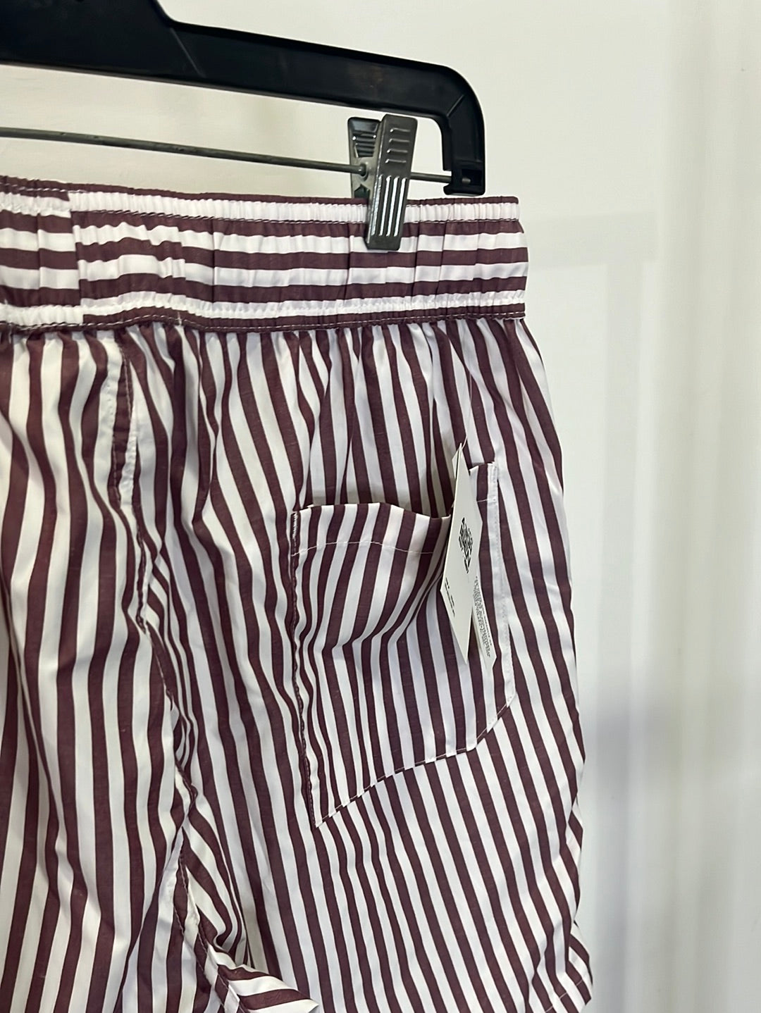 8658 1t-012 Short Tela Fresca Lineas Rojas