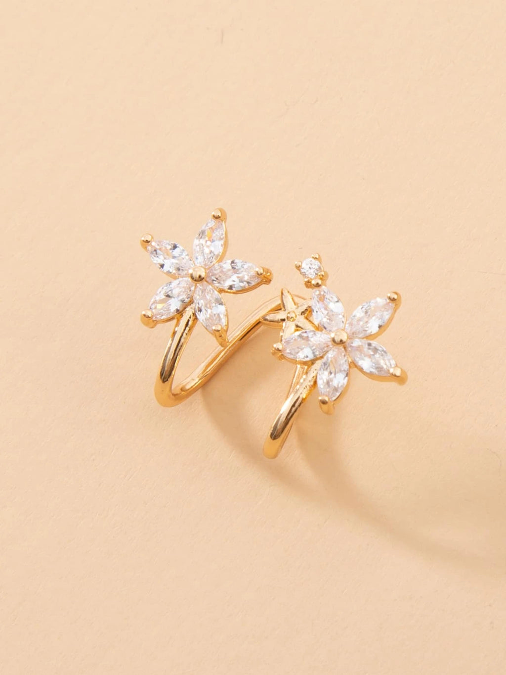 14354 1b-004 Ear Cuff floral 1 Pza