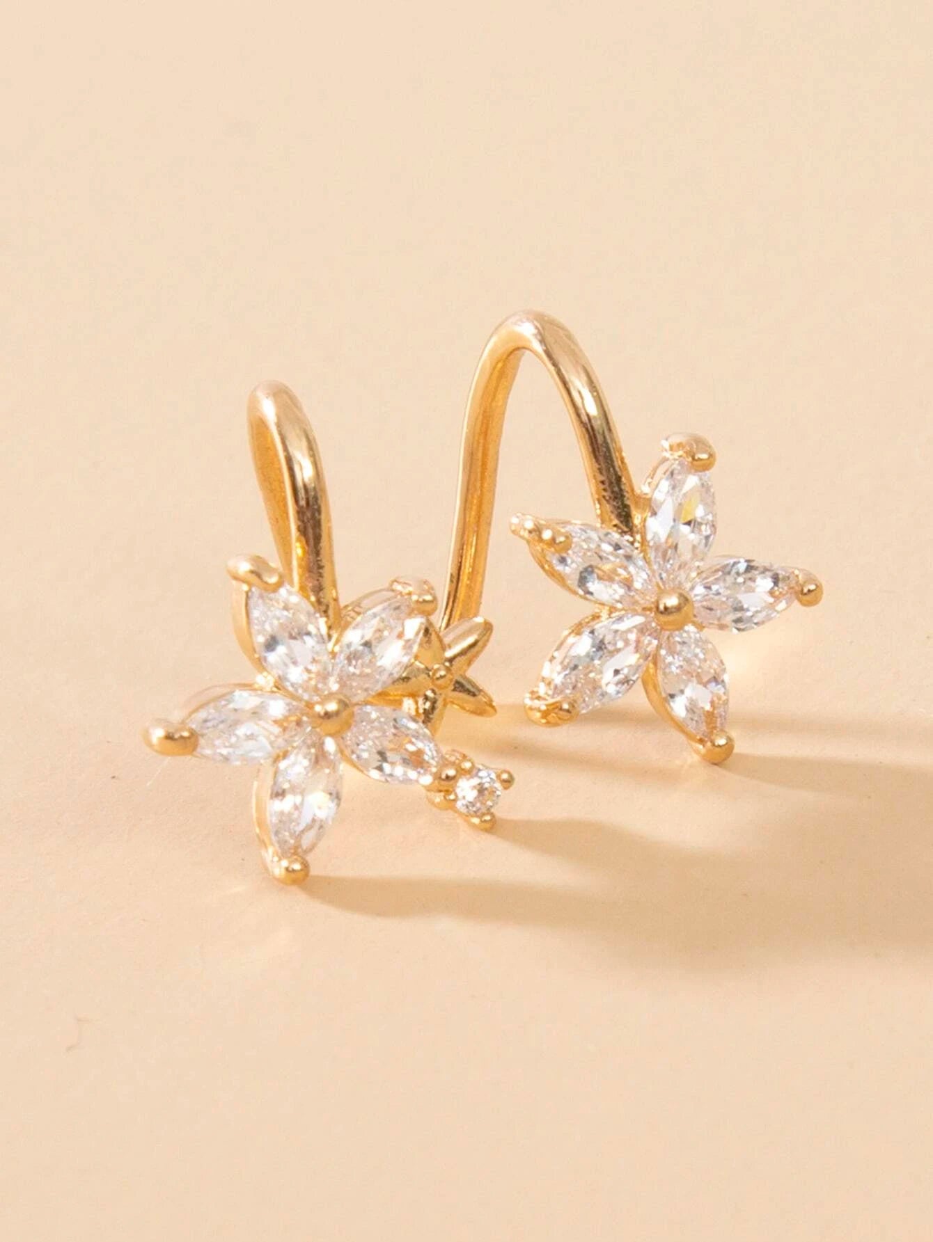 14354 1b-05-07 Ear Cuff floral 1 Pza