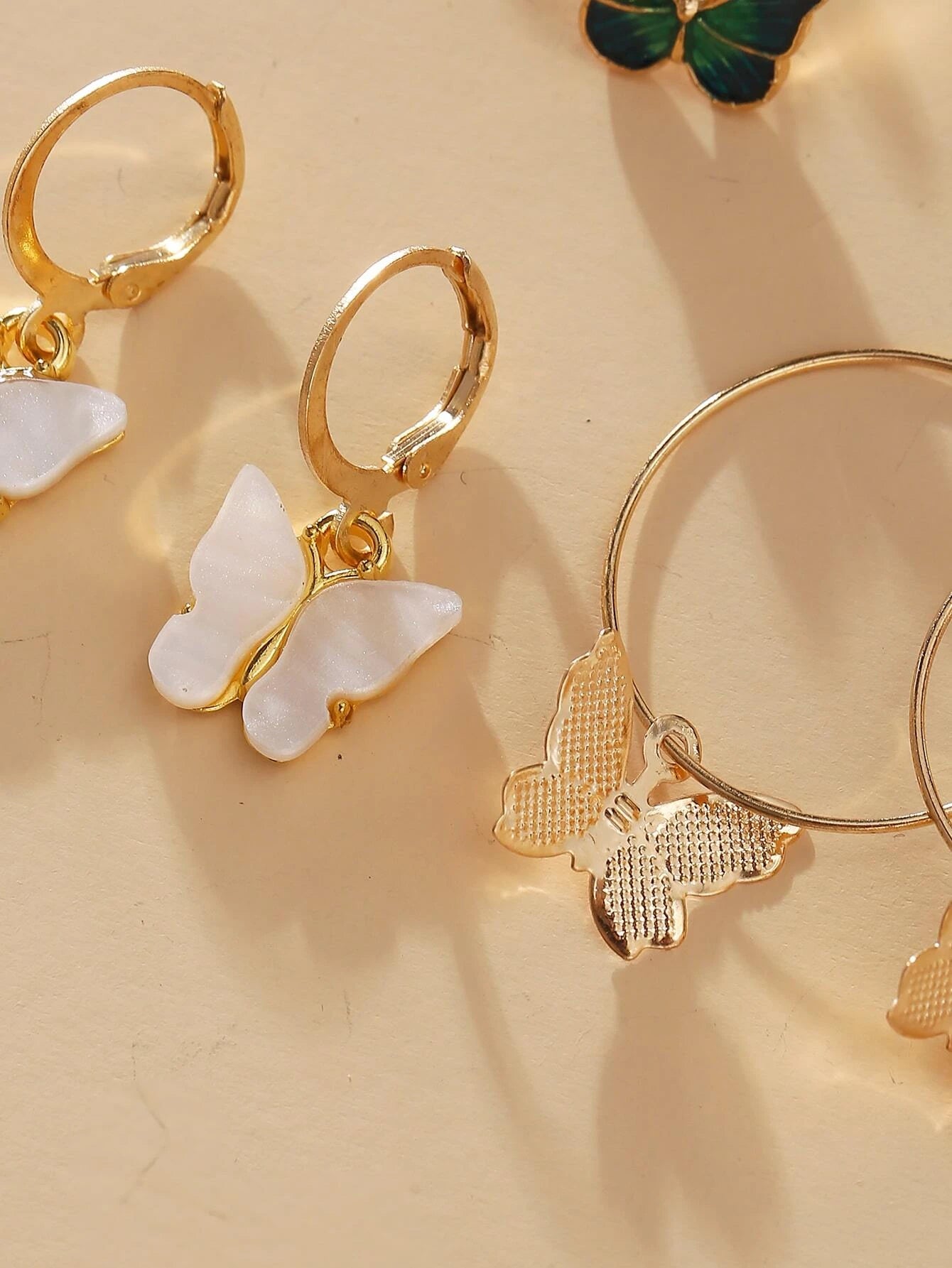 16086 2b-01-03 Pendientes con diseño de mariposa 6 Pares