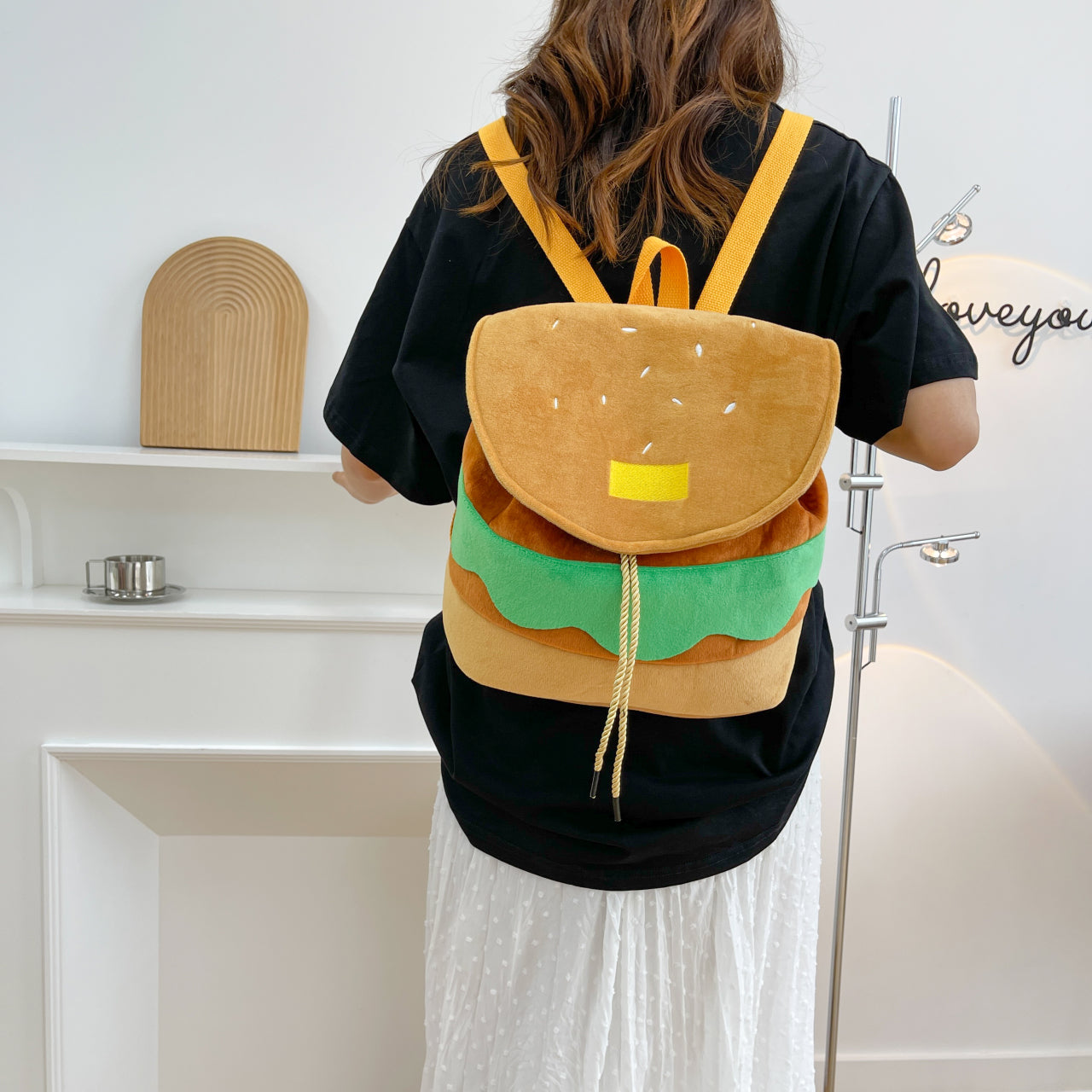 15044 1c-03-08  Mochila con diseño de hamburguesa 1 Pza