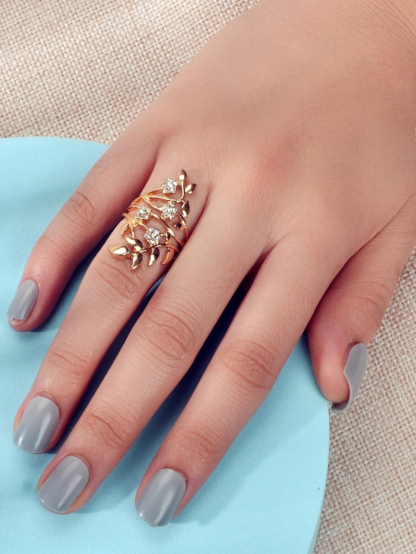 7382 b03-13 Anillo con diseño de flor con diamante de imitación