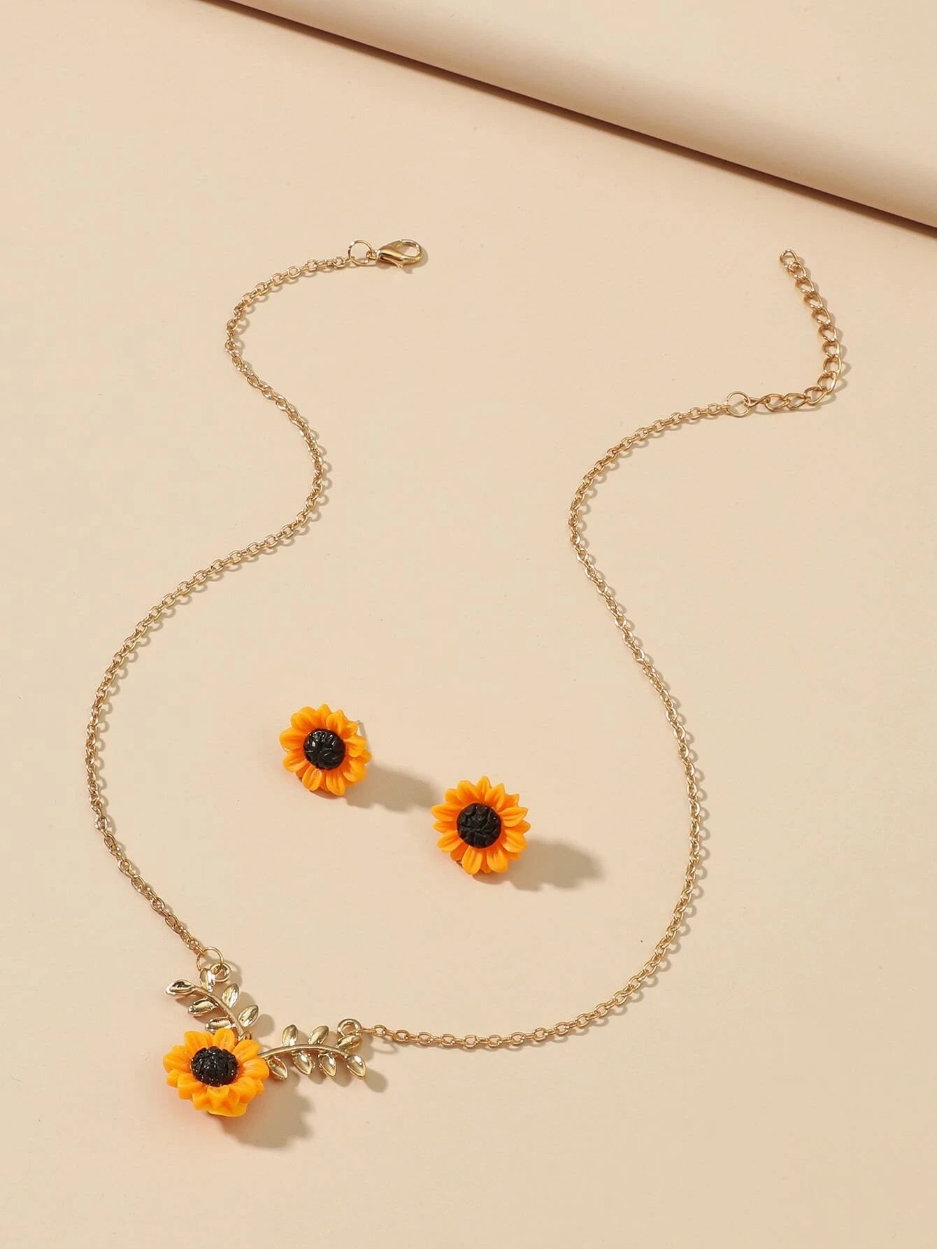 10058 b03-12 Collar y aretes de girasol