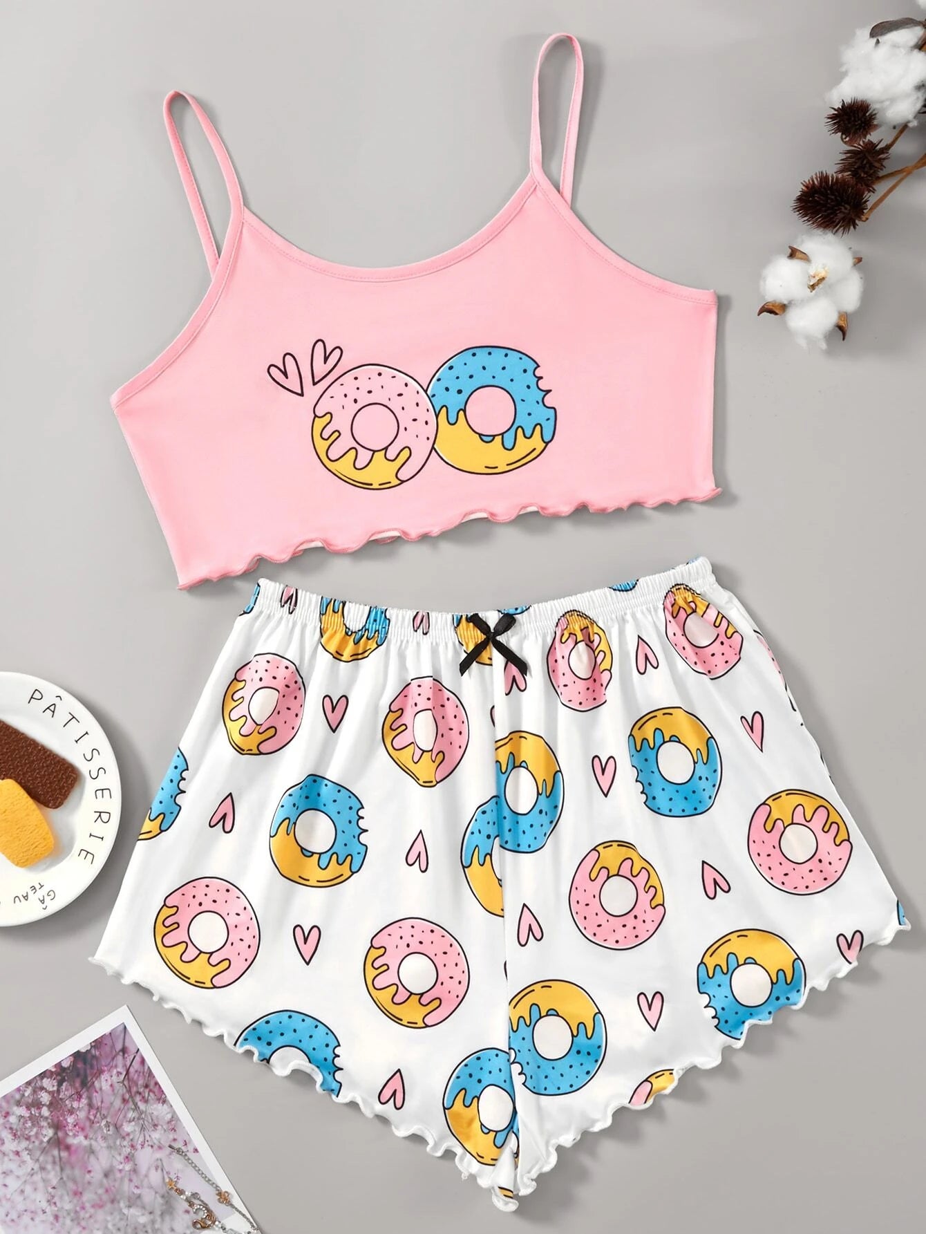 8320 1a-010 Conjunto de pijama de tirantes con estampado de dónuts ribete en forma de lechuga