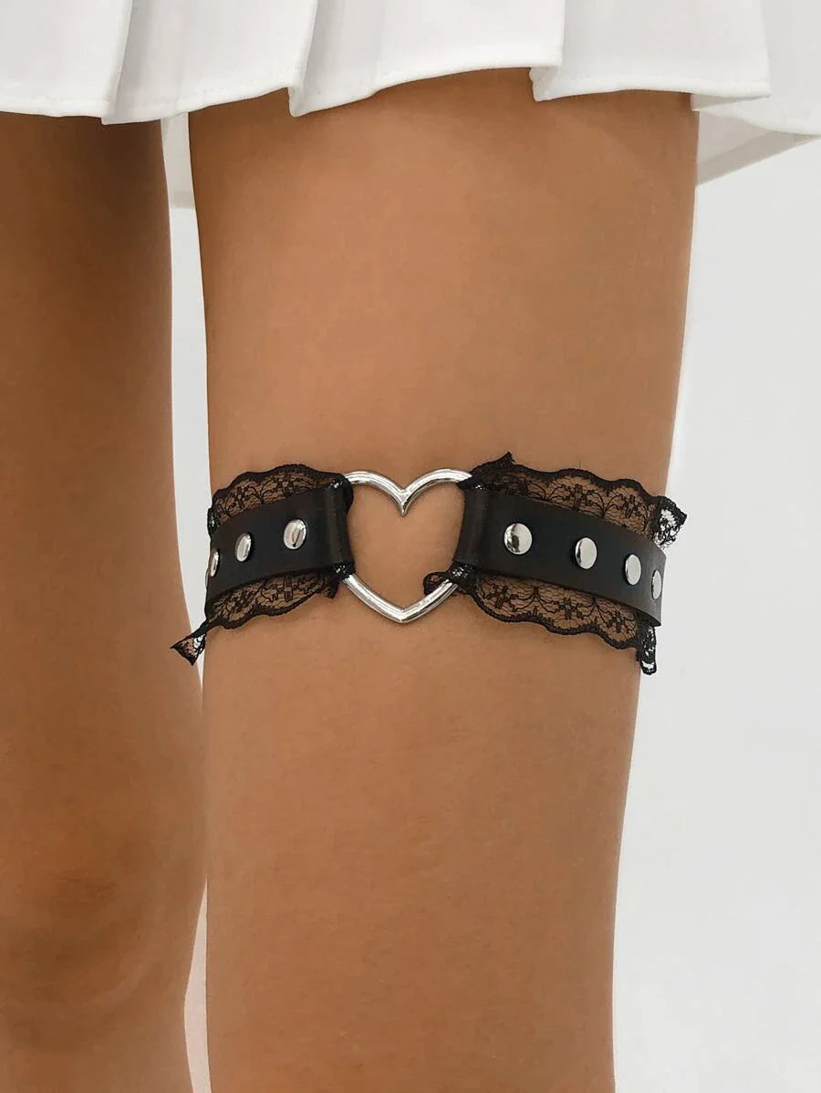 10259 1b-001 Cinturón con adorno de corazón muslo