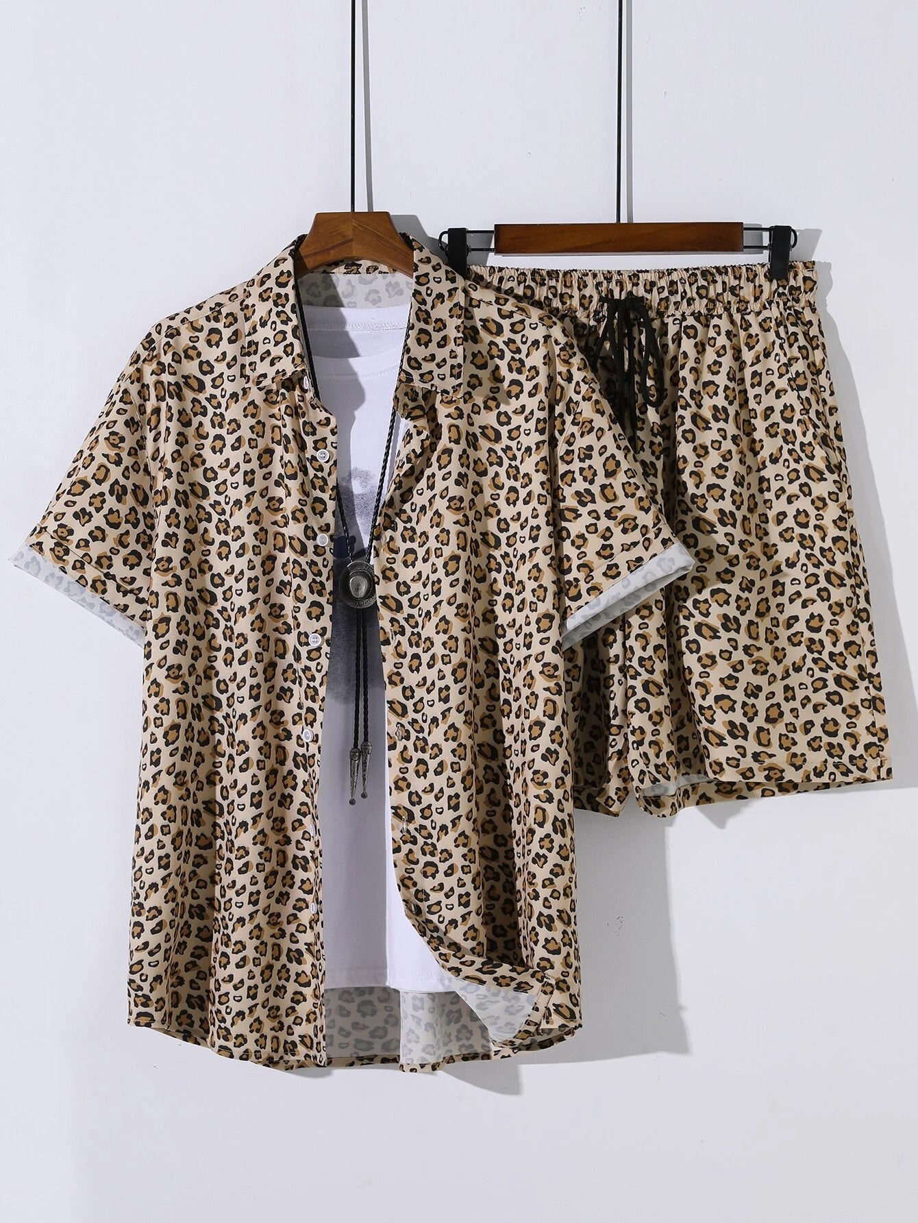 6181 a02-10 Manfinity LEGND Hombres Camisa al azar con estampado de leopardo & Shorts sin camiseta