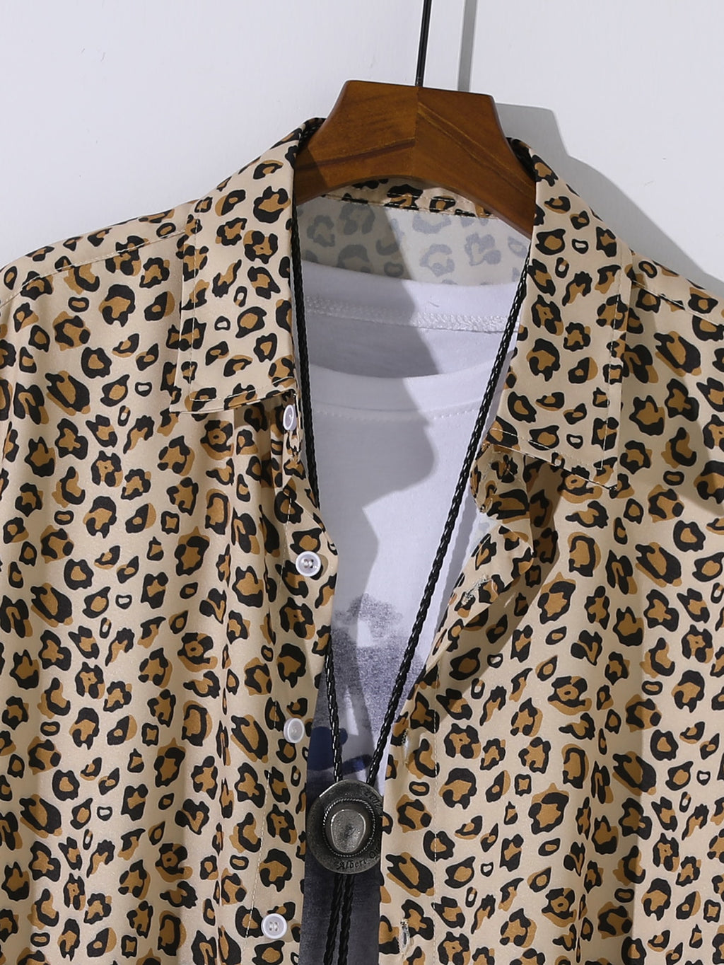 6181 a02-10 Manfinity LEGND Hombres Camisa al azar con estampado de leopardo & Shorts sin camiseta