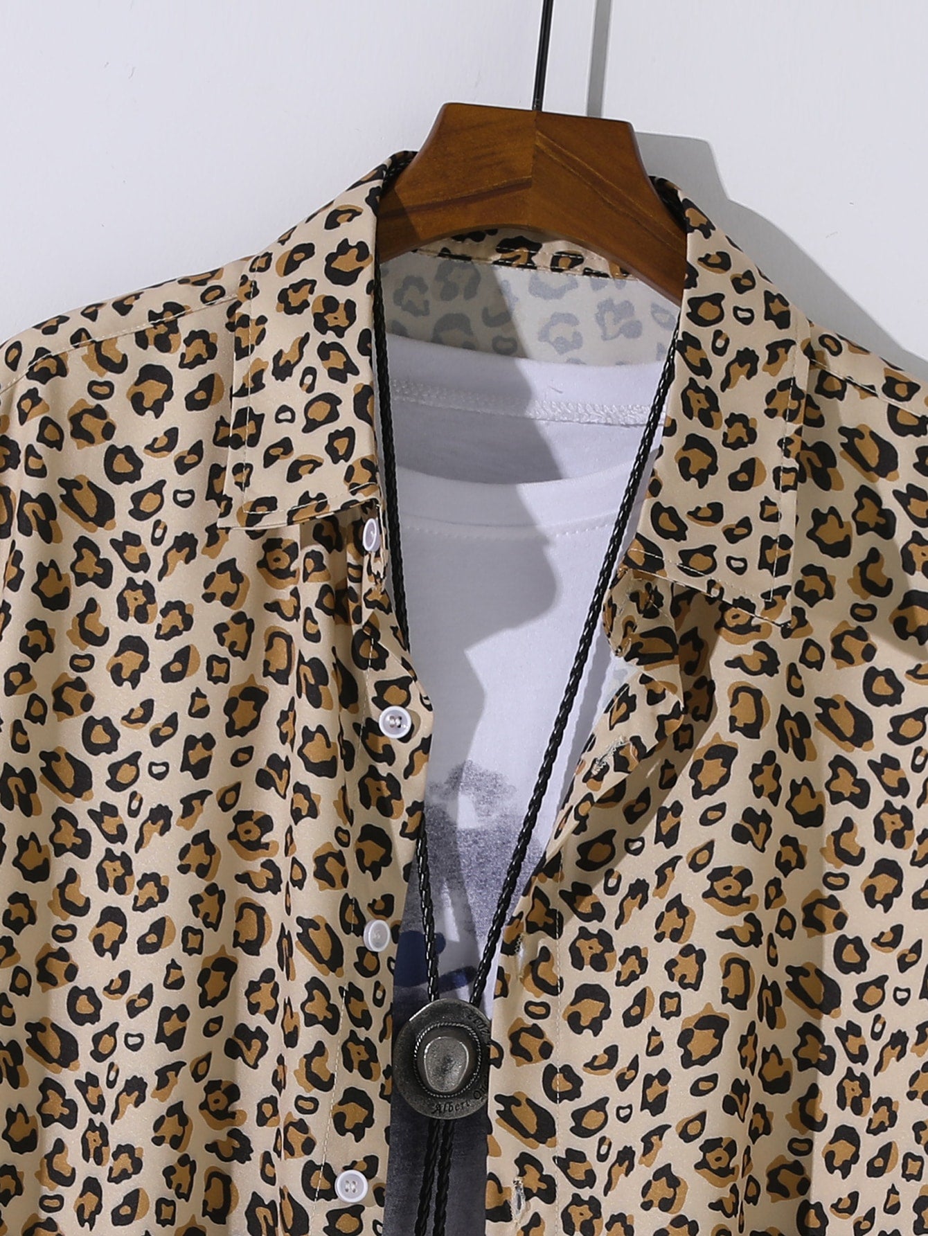 6181 a02-10 Manfinity LEGND Hombres Camisa al azar con estampado de leopardo & Shorts sin camiseta