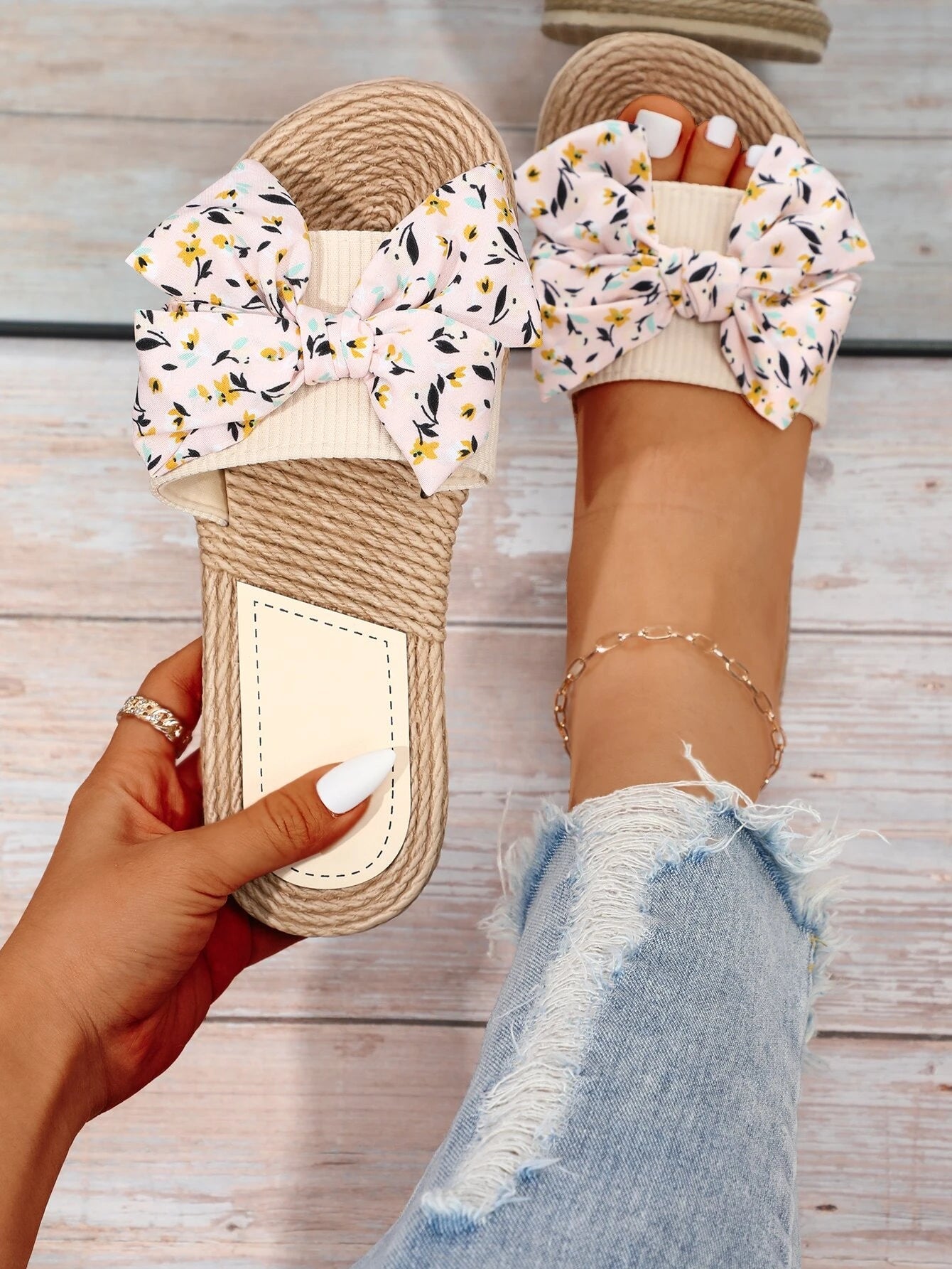 7220 b02-03  Chanclas de la decoración del arco gráfico floral ditsy de las mujeres