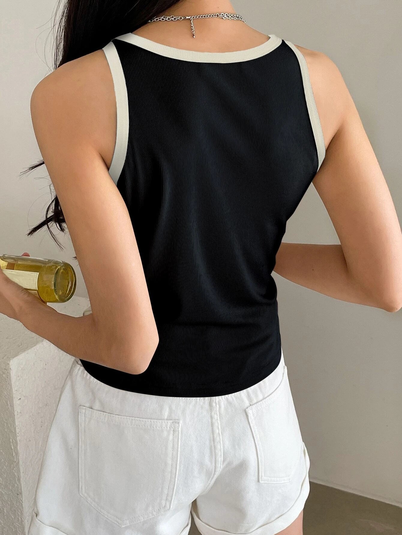 18165 1a-128 Top de mujer tipo camiseta sin mangas 1 Pza