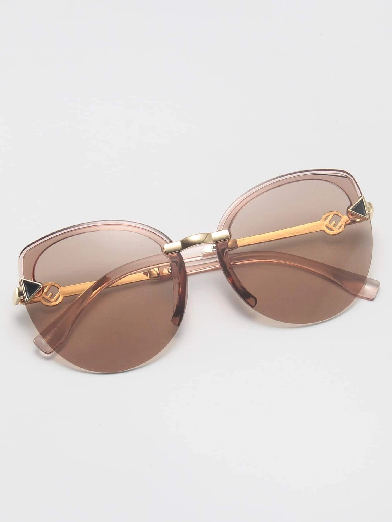17878 1l-389 Gafas diseño de flecha semirradiada 1 Pza