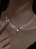 15195 1b-01-10 Collar con dije de pentágono romboidal de circonia cúbica