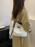 8461 1c-019   Bolso Tote con detalle de parche de letras en relieve