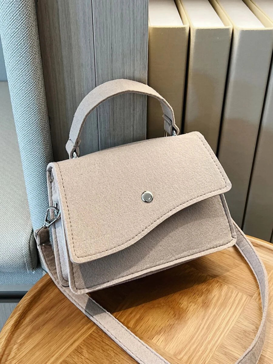 14911 1t-002 Bolsa cuadrada mini con solapa fieltro