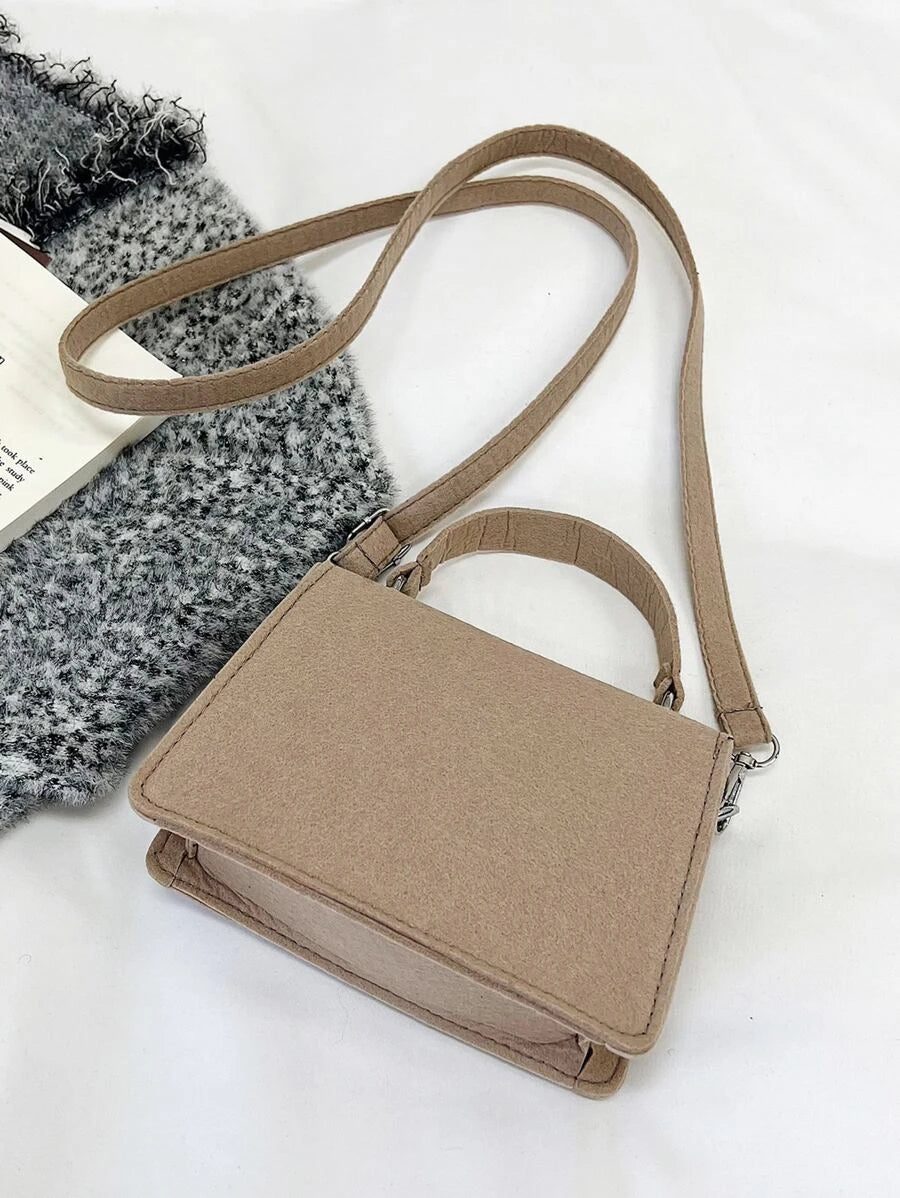14911 1t-002 Bolsa cuadrada mini con solapa fieltro