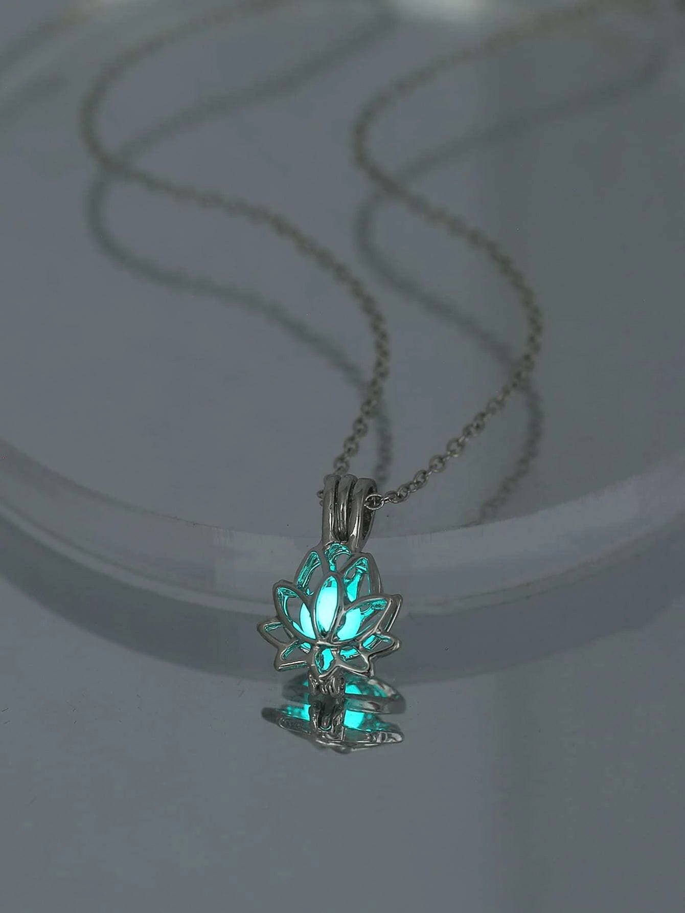 7196 b03-12 Collar con diseño de flor