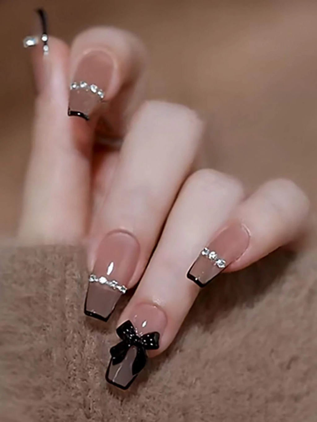 17872 1b-050 Uñas postizas largas con decoración de pedrería 24 Pzas