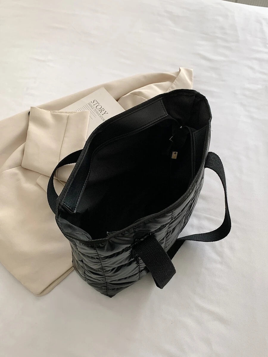 14682 1t-010 Bolso tote ligero para el hombro con detalles acolchados