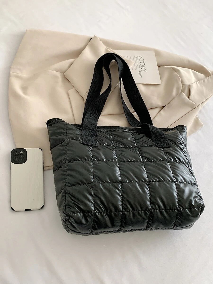 14682 1t-010 Bolso tote ligero para el hombro con detalles acolchados