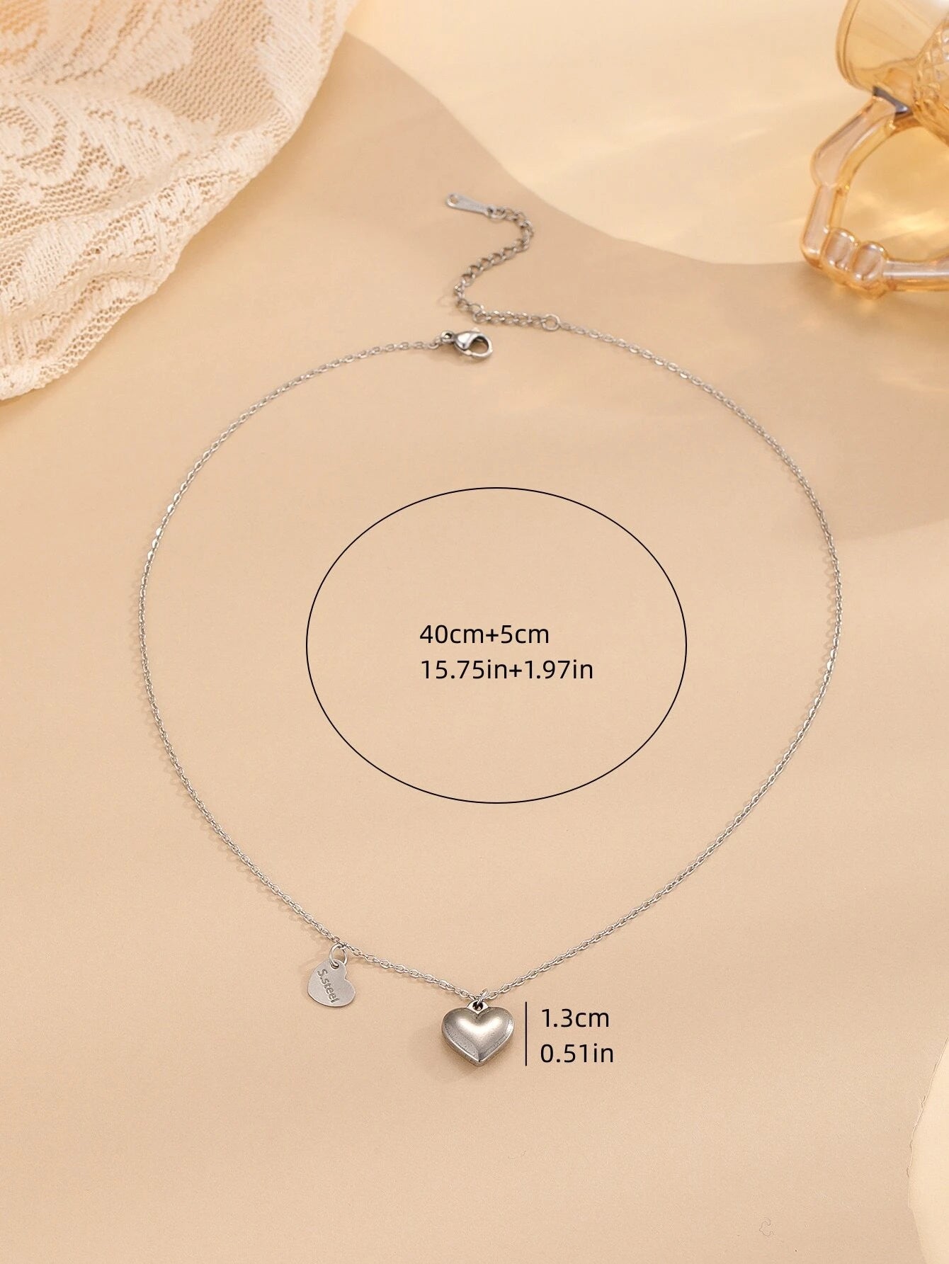 5858 1b-02-09 Collar con diseño de letra colgante de corazón