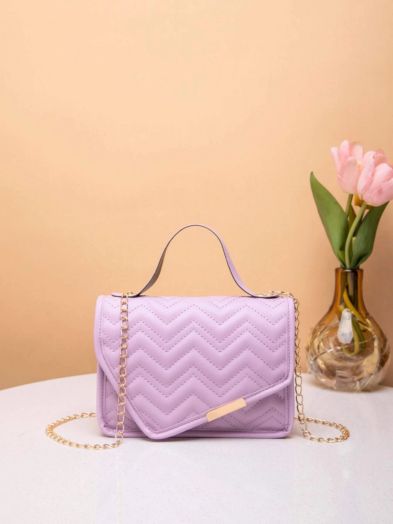5967 a11-01 Bolsa cuadrada mini de cheurón con solapa con cadena