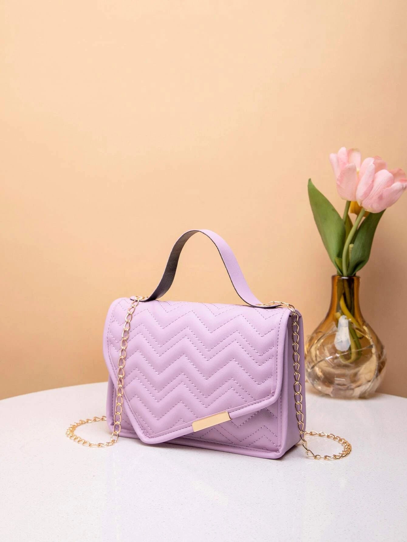 5967 a11-01 Bolsa cuadrada mini de cheurón con solapa con cadena
