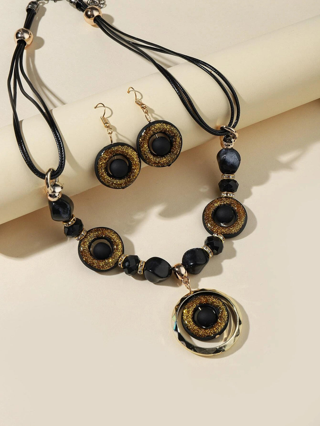 15672 1b-002 Collar con diseño de redondo + Pendientes largos