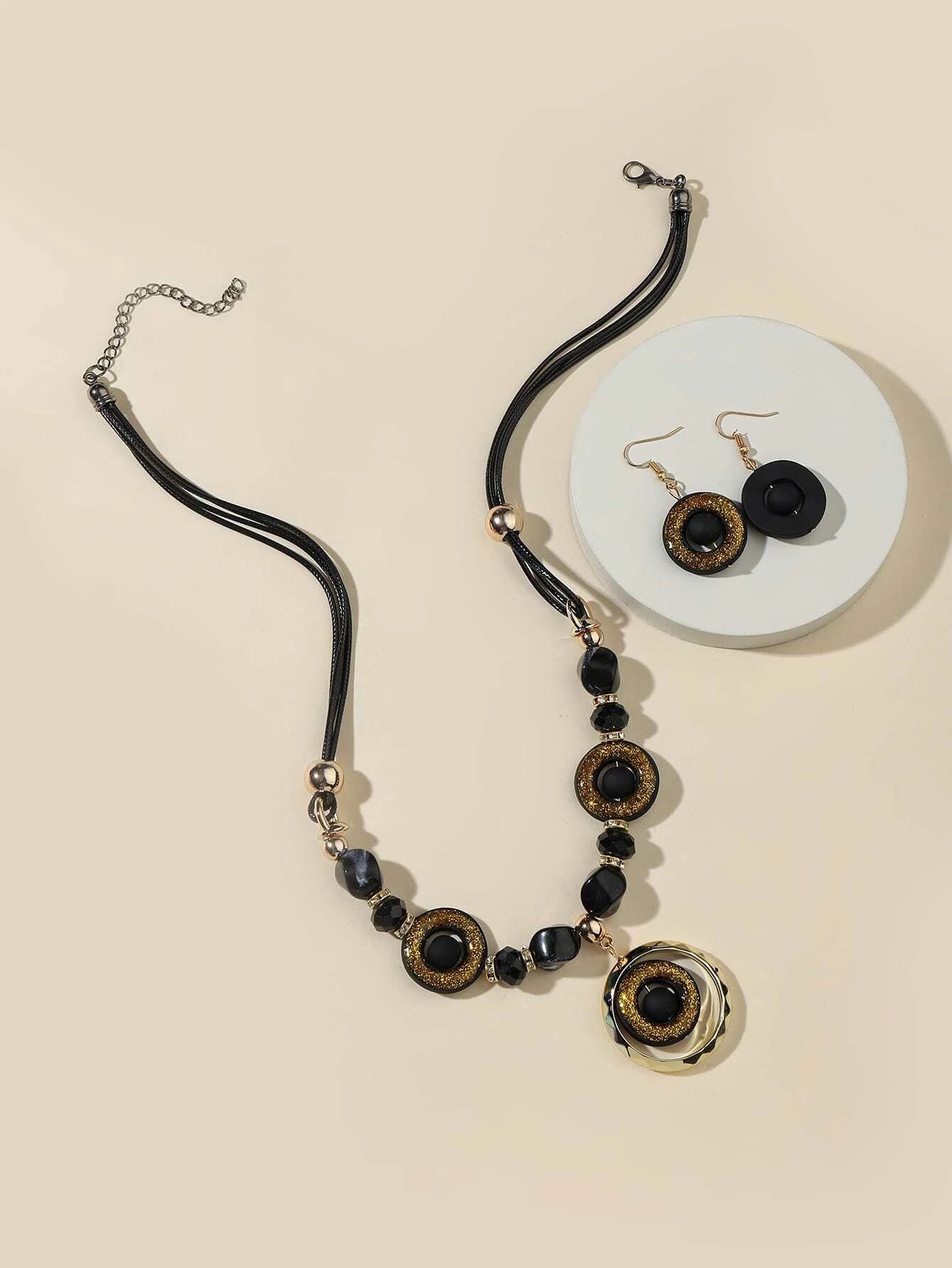 15672 1b-002 Collar con diseño de redondo + Pendientes largos