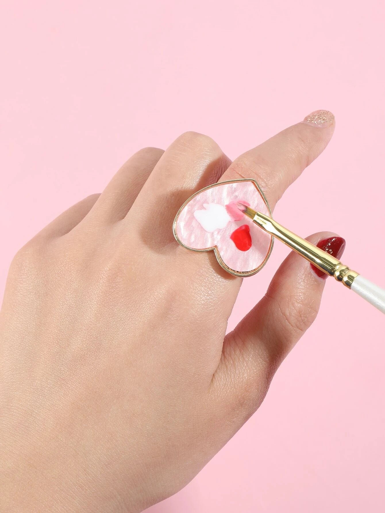 10225 1b-030 Una paleta de anillo de resina en forma de corazón para decoración de uñas