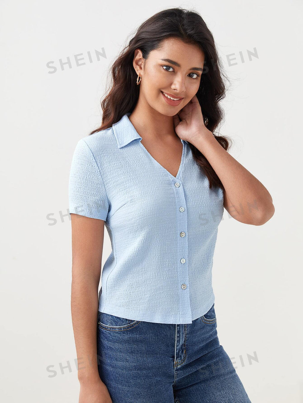 16991 1a-001 Blusa unicolor con botón delantero 1 Pza