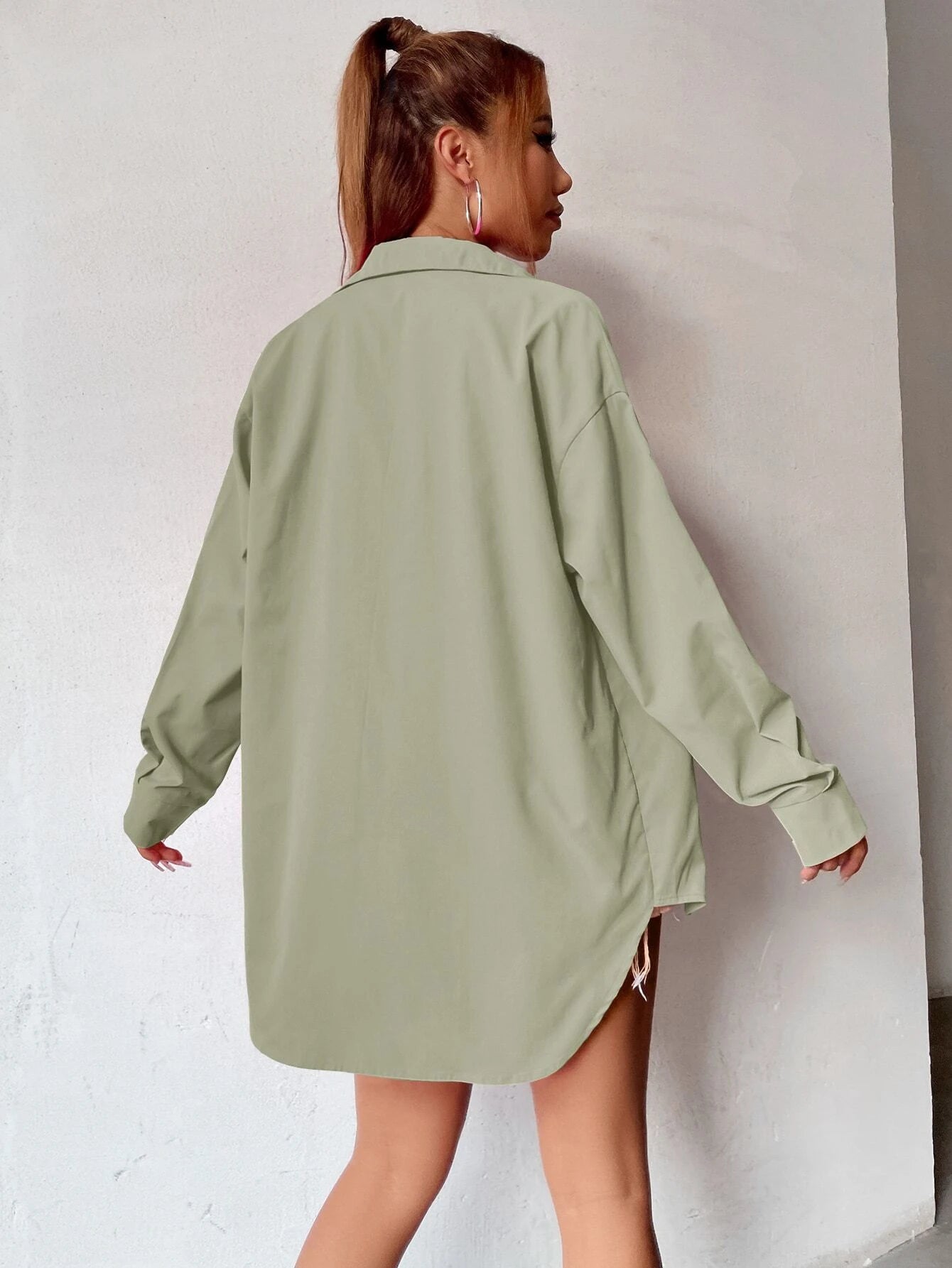 6428 a03-02 Camisa bajo curvo de hombros caídos