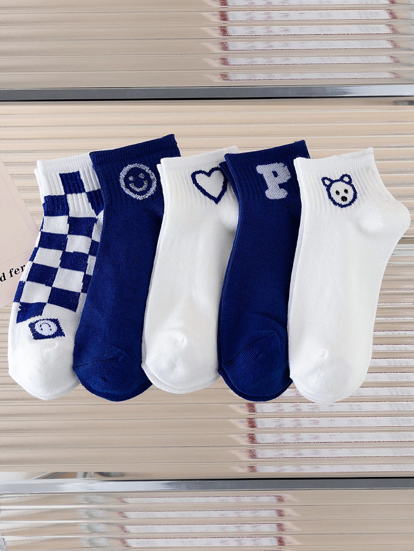 7212 1a-001 Cinco pares Calcetines tobilleros con estampado de corazón y letra