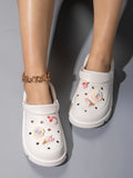 17879 1c-024 Crocs con adorno de helado & de corazón con abertura