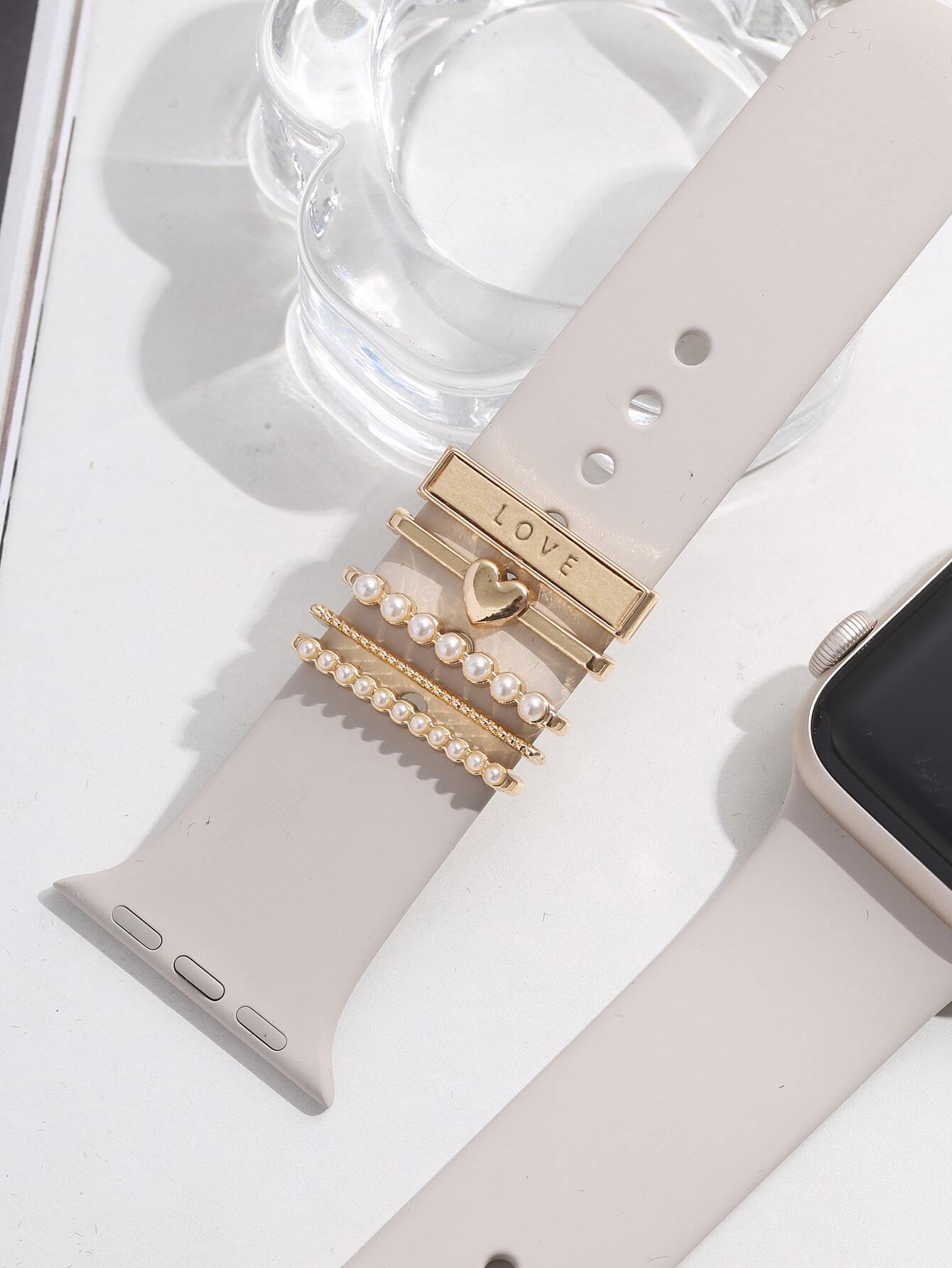 10688 2t-005 Cinco piezas Anillo de correa de reloj con diseño de corazón y perla artificial
