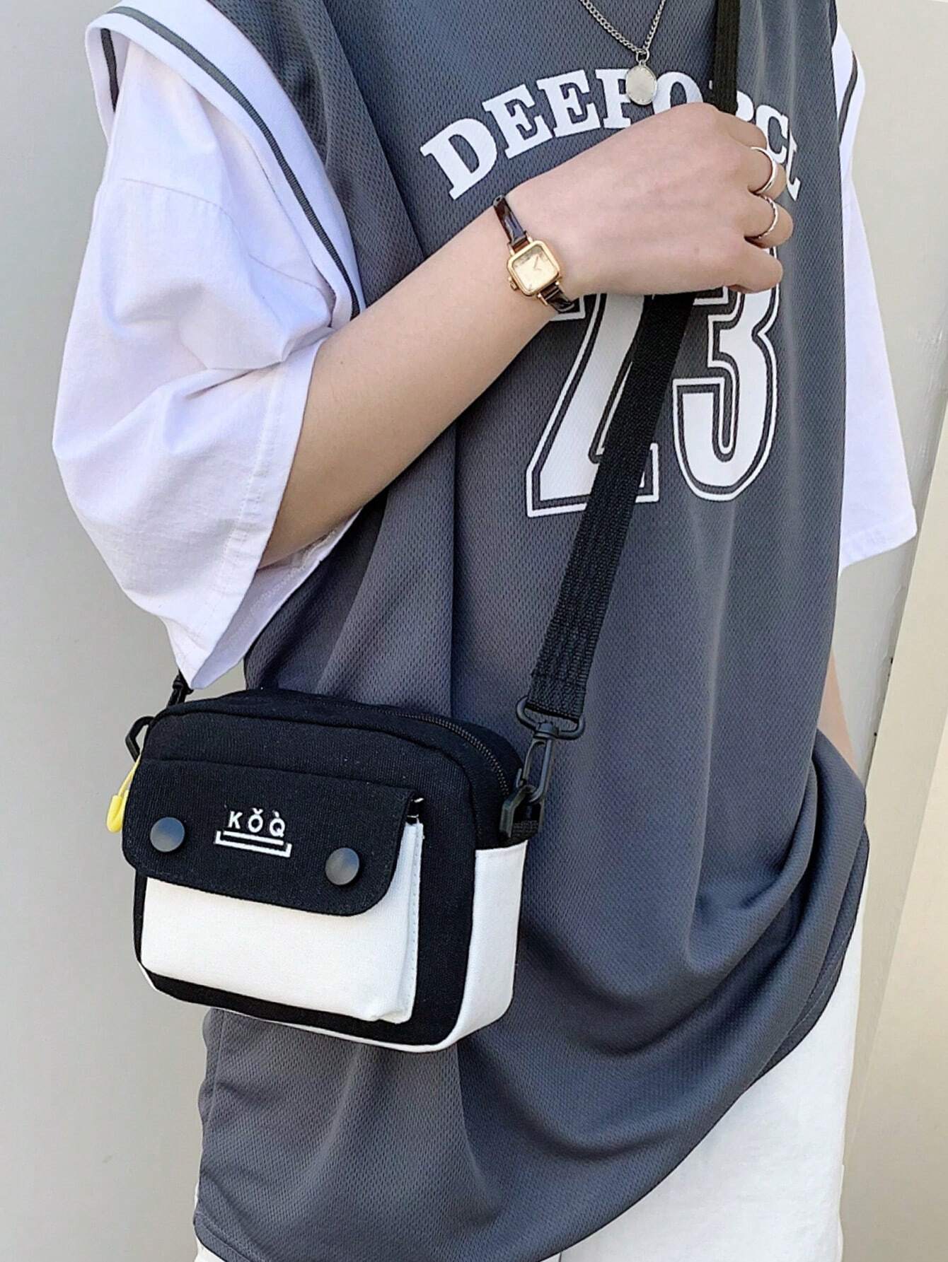 6400 a01-01 Bolso Bandolera con Estampado De Letras