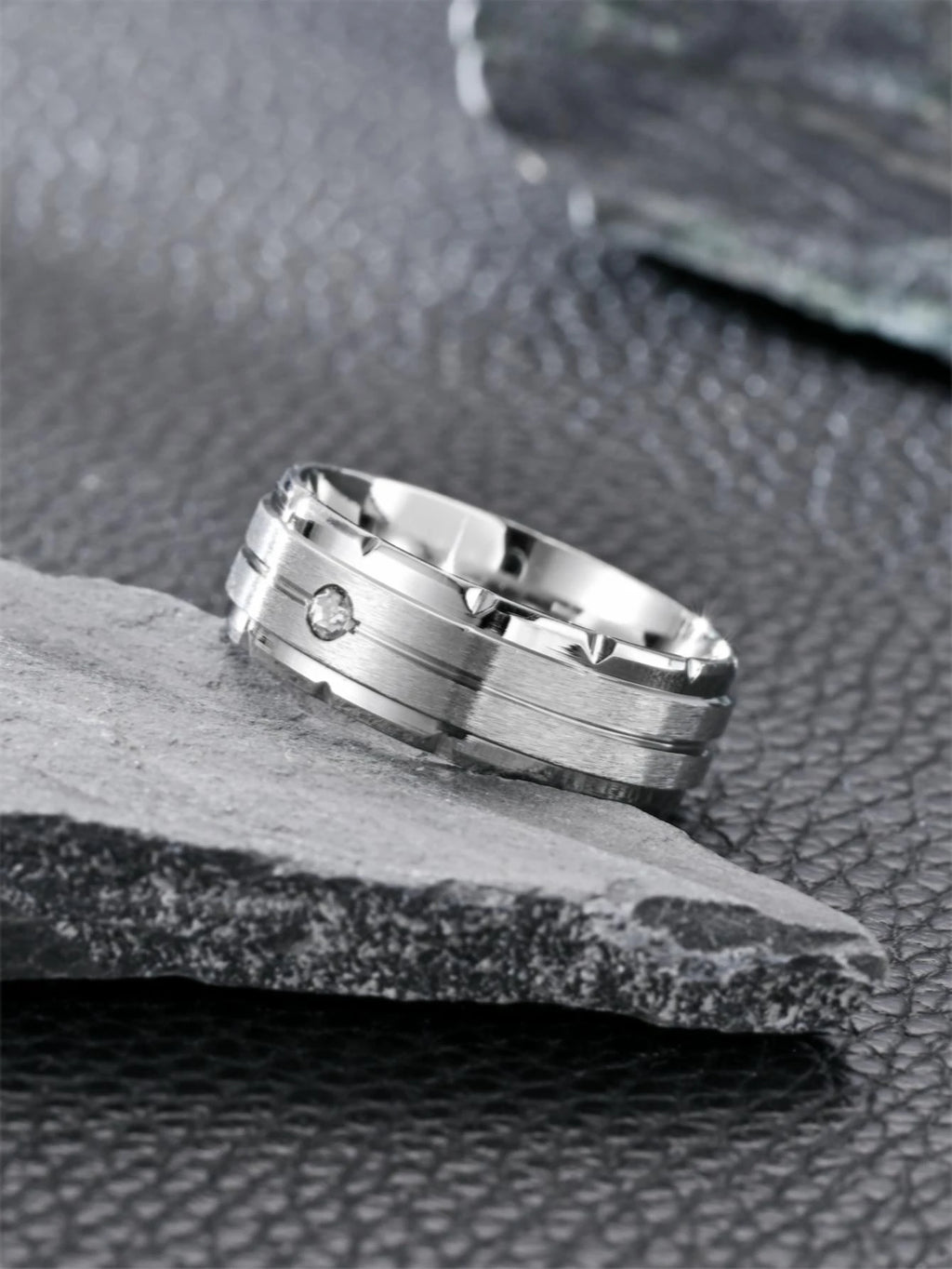 7355 b03-12 Una pieza Anillo de hombre de acero titanio de moda y calidad