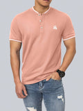 10110 a03-10 Camisa polo con estampado de caballo ribete de rayas