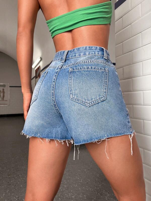 7011 a04-05 Shorts mezclilla desgarro bajo crudo