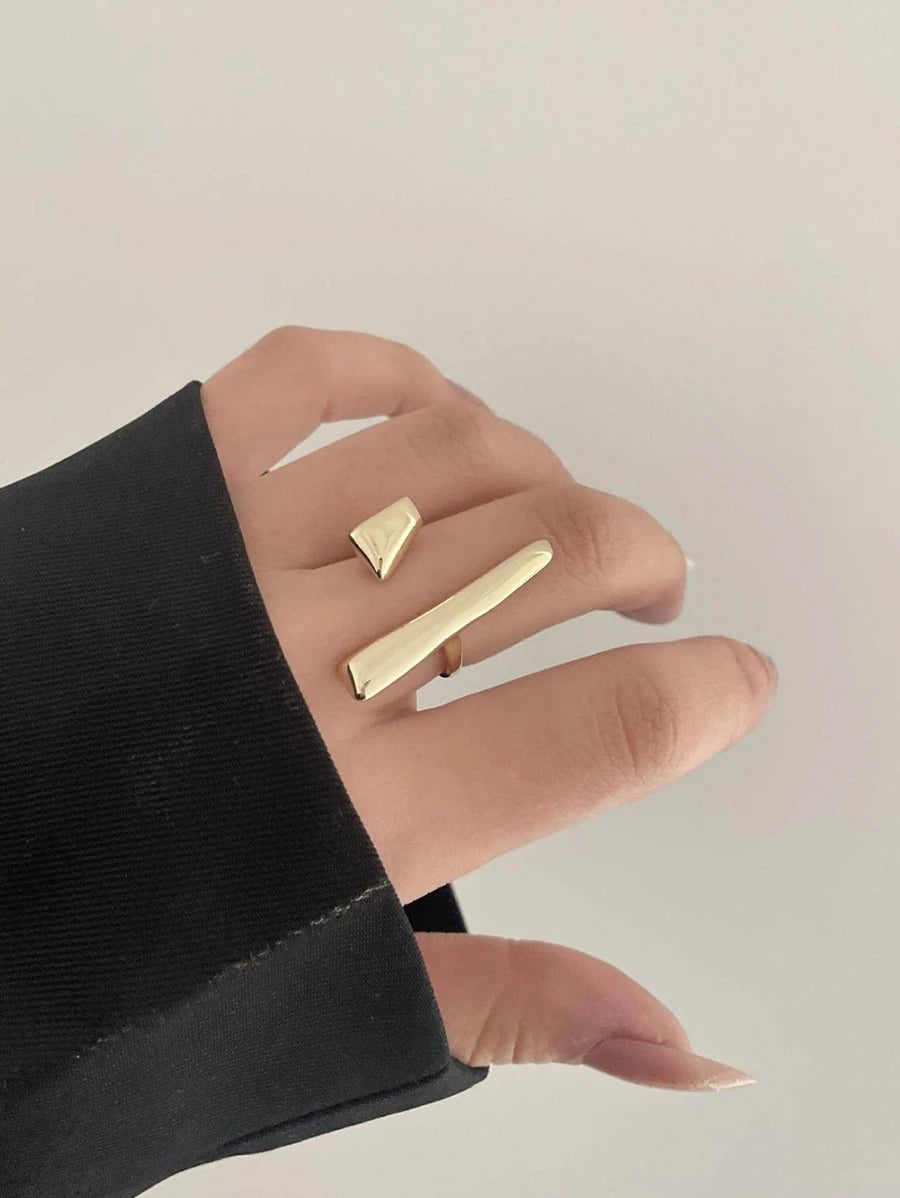 10594 1b-074 Anillo abierto con diseño geométrico