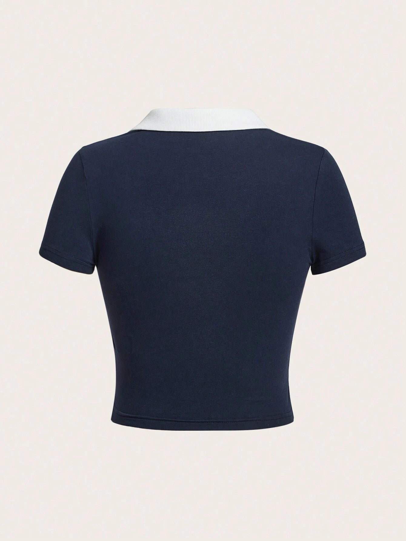 6370 a01-06 EZwear Camiseta crop de cuello en contraste