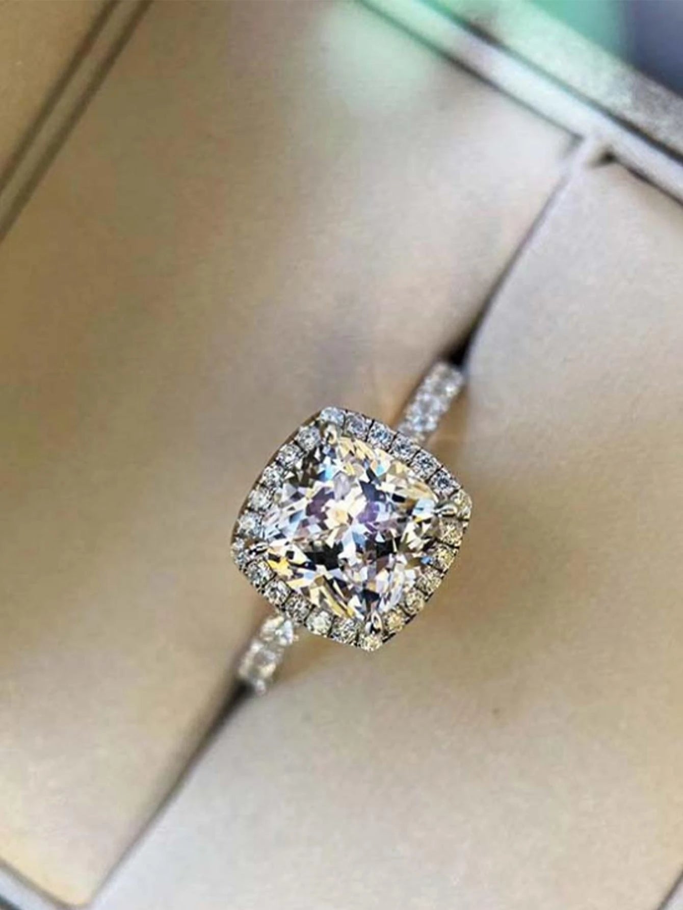 10597 1b-074 Anillo con diseño de diamante de imitación
