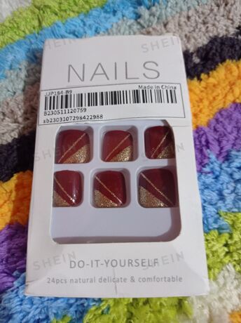 10953 1b-173 Ponte romántico con 24 piezas de uñas postizas cortas