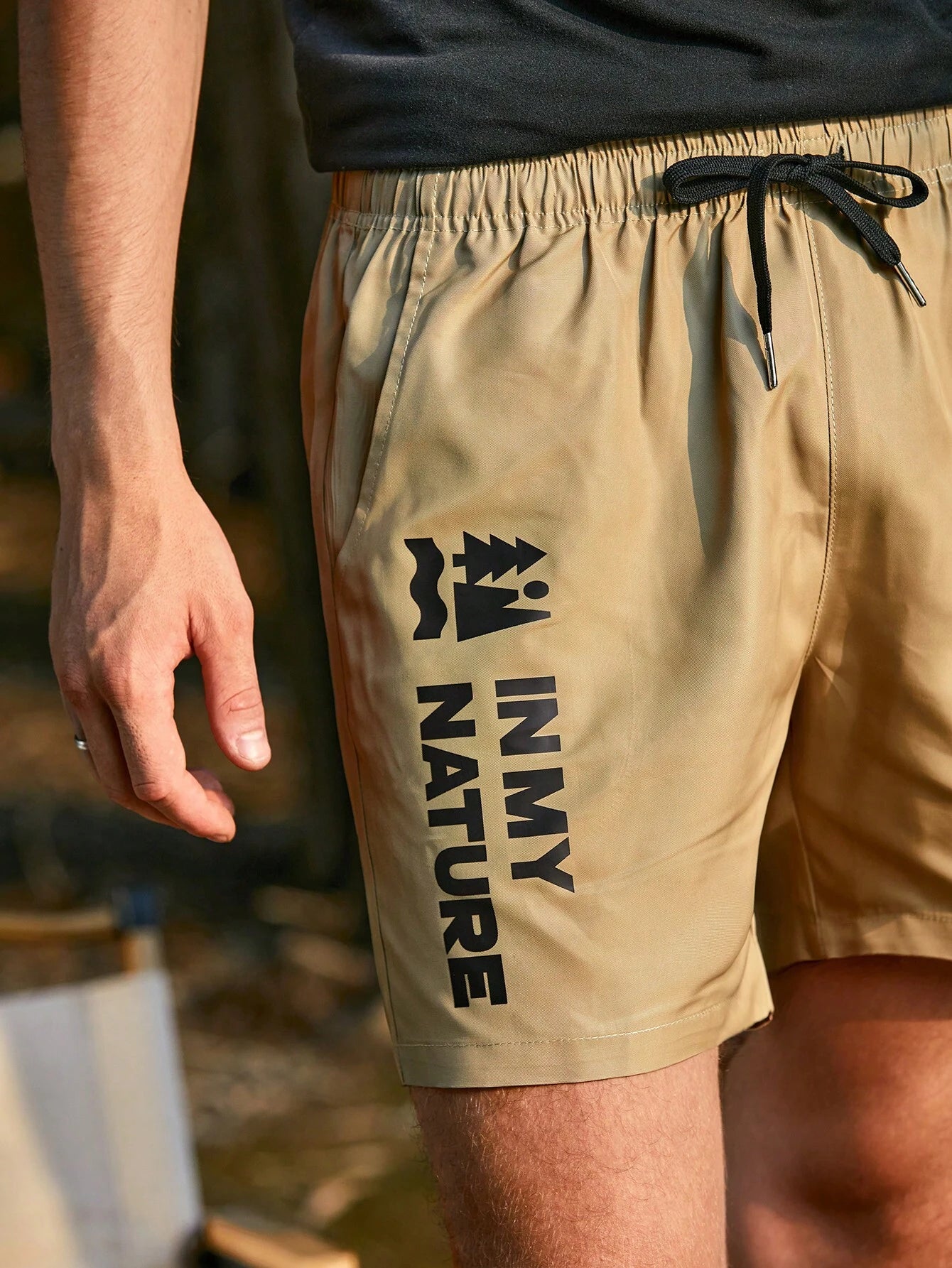 9842 1a-066 Shorts con estampado de letra de cintura con cordón