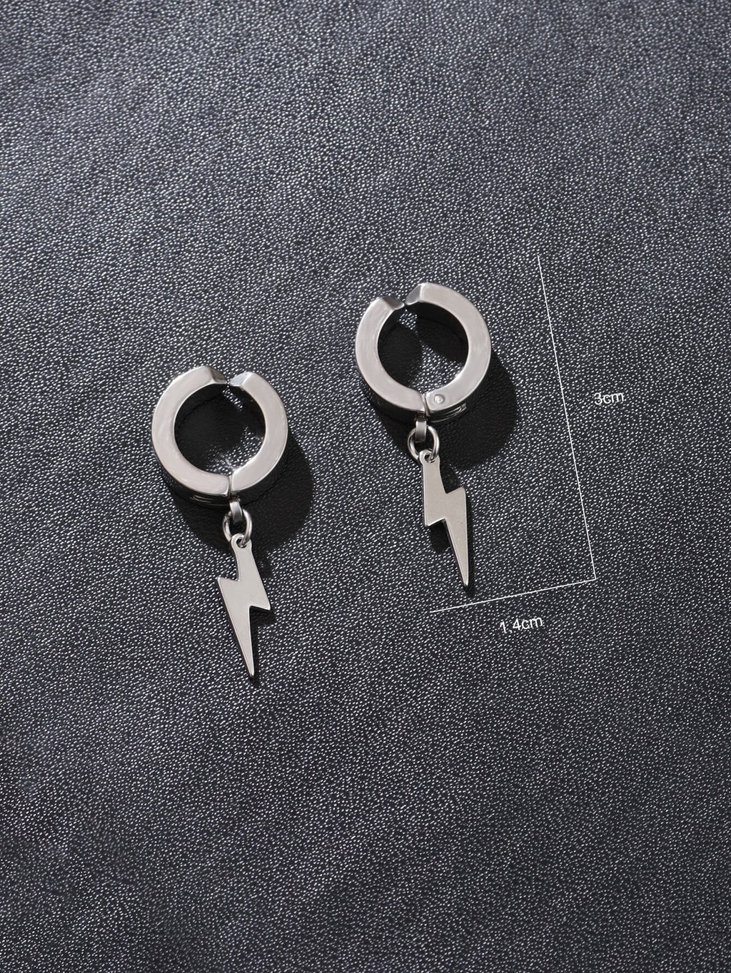 15381 2b-01-01 Arete de hombres de moda rayo 1 Pza