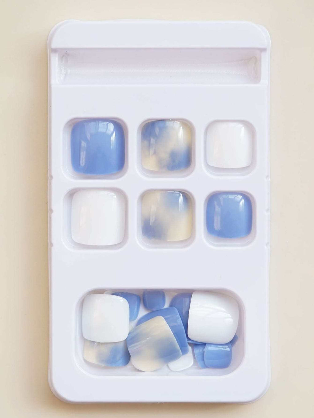 6077 1b-174 Kit 24 de uñas de pedicura con diseño de cielo azul y nubes