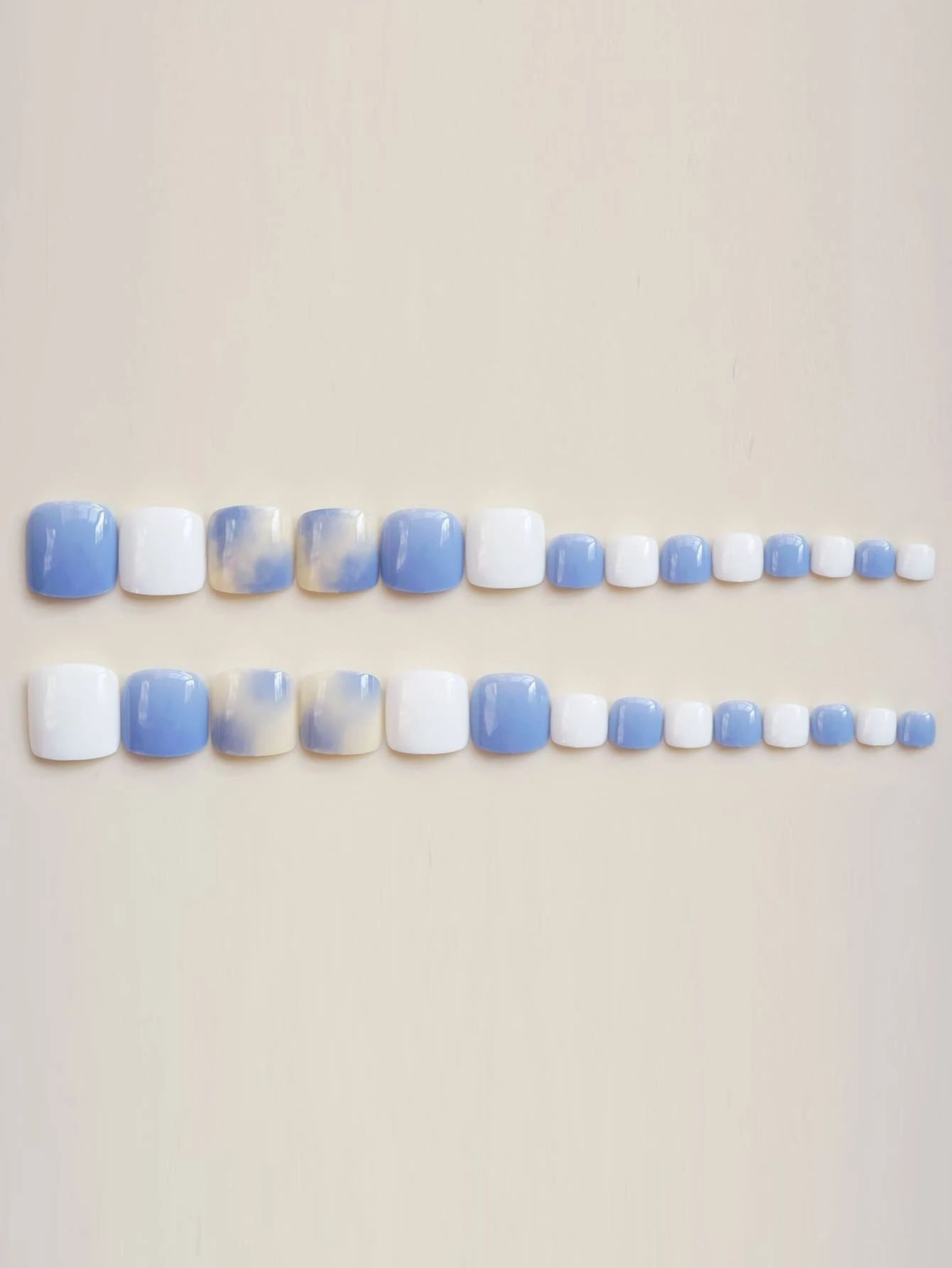 6077 a09-12 Kit 24 de uñas de pedicura con diseño de cielo azul y nubes