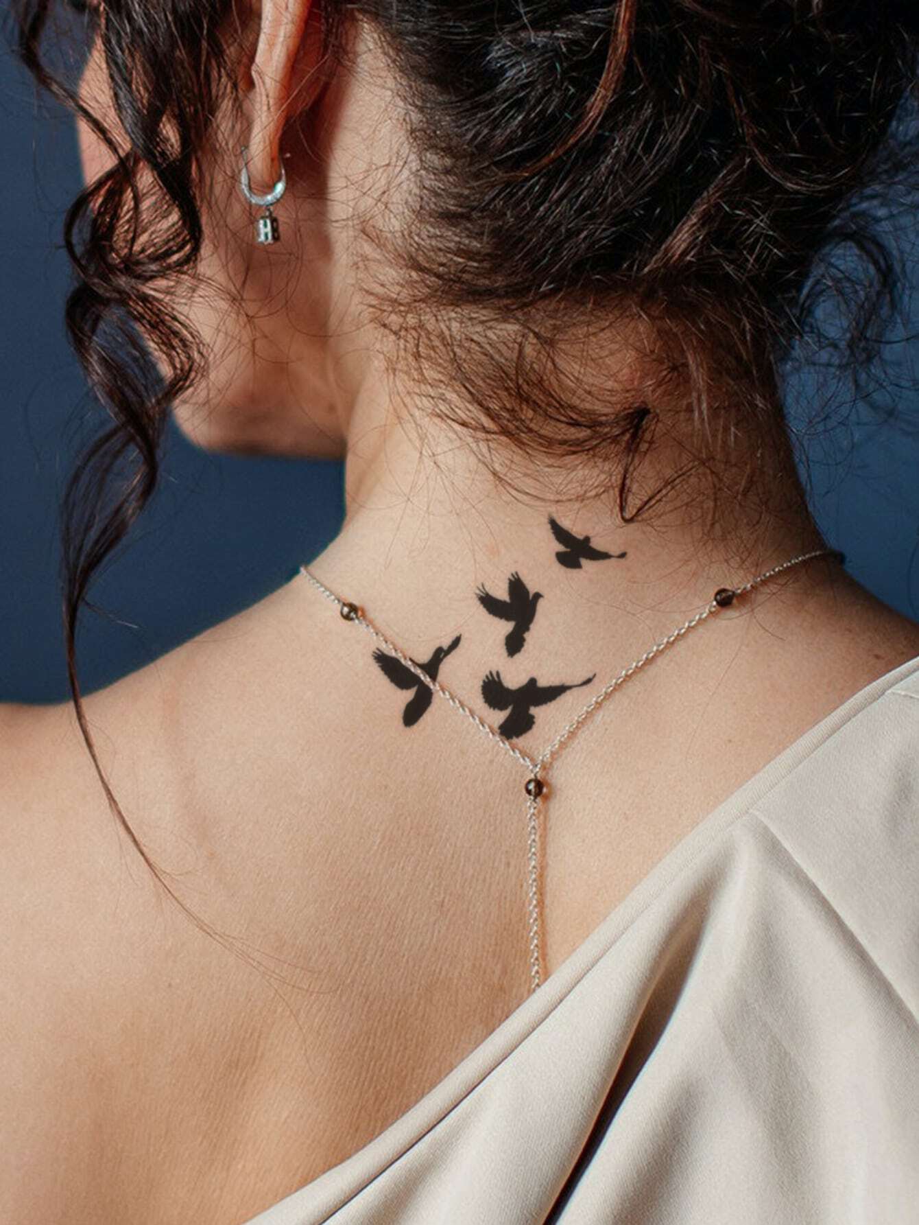 7898 a13-02 cuatro piezas Pegatina de tatuaje temporal con patrón de pájaro volador negro para dedos
