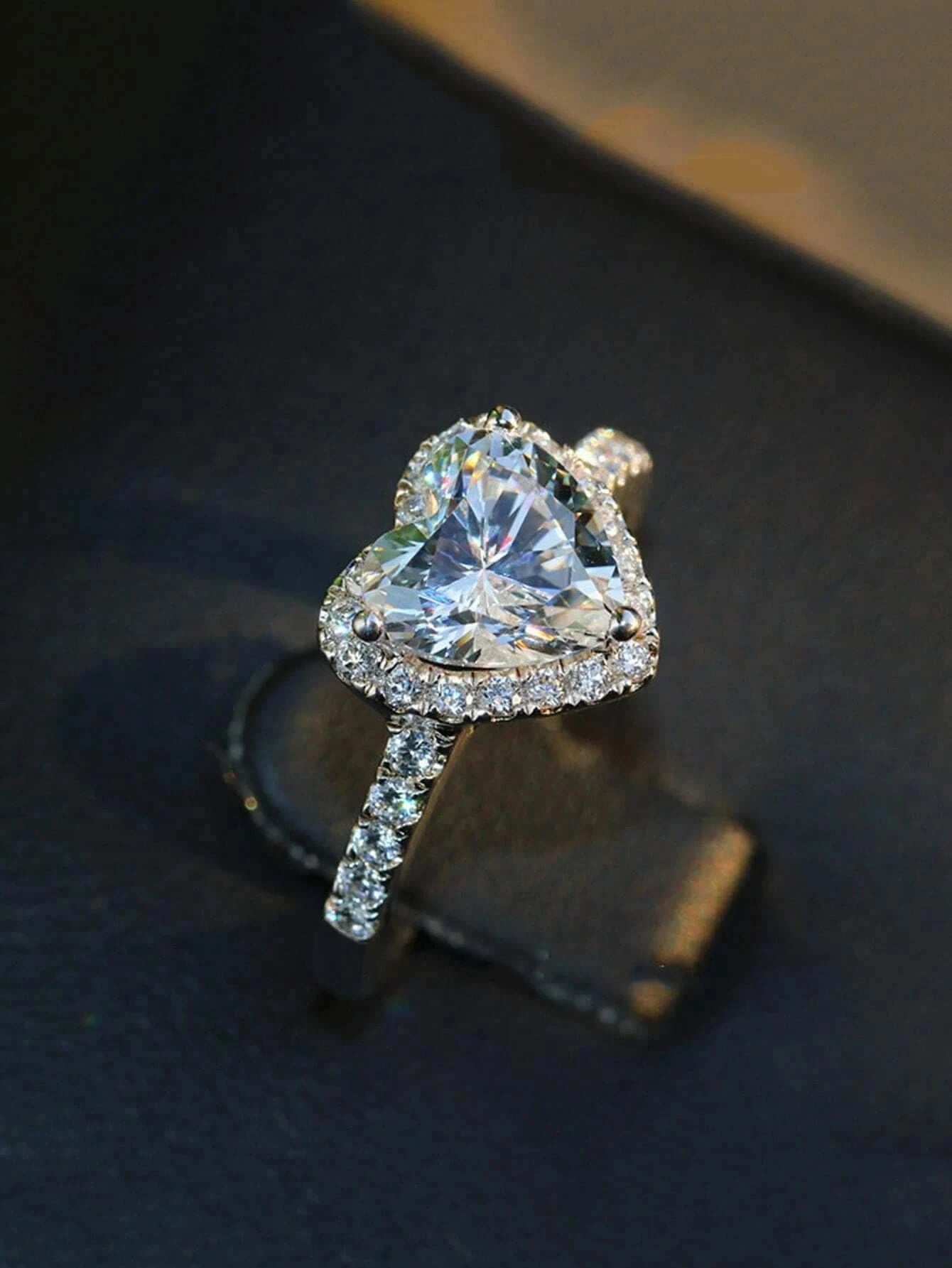 10599 1b-074 Anillo en forma de corazón