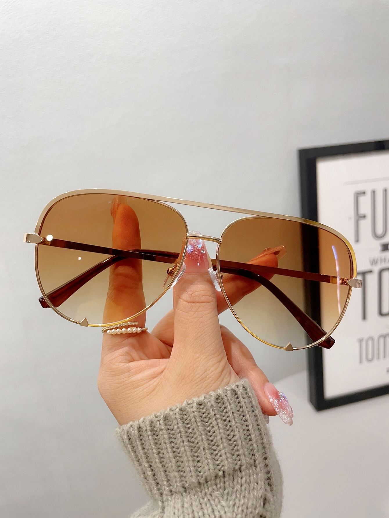 8541 1L-384 Una pieza de gafas de sol de metal de moda con montura de sapo para mujer